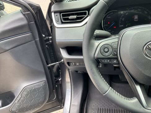 Used 2022 Toyota RAV4 XSE AWD/4WD image 19