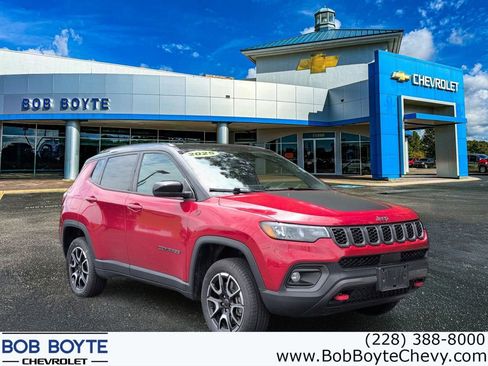 Used 2025 Jeep Compass Trailhawk AWD/4WD image 1