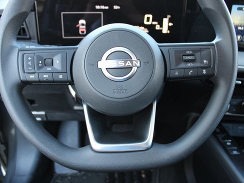 Used 2025 Nissan Kicks SV image 11