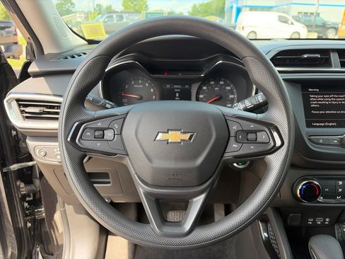 Used 2023 Chevrolet TrailBlazer LT FWD image 25