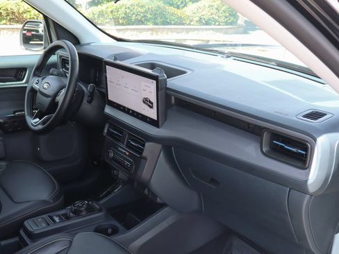 Used 2025 Ford Maverick Lobo AWD/4WD image 42