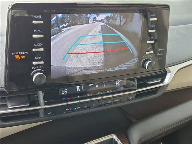 Used 2023 Toyota Sienna XLE FWD image 13