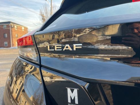 Used 2018 Nissan Leaf SV w/ SV Technology Package image 10