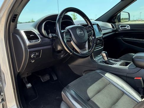 Used 2020 Jeep Grand Cherokee Altitude AWD/4WD image 22