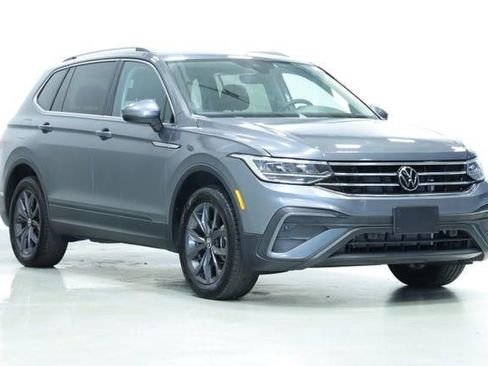 Used 2023 Volkswagen Tiguan SE AWD/4WD image 3