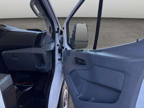 Used 2018 Ford Transit 250 130 Low Roof RWD image 17