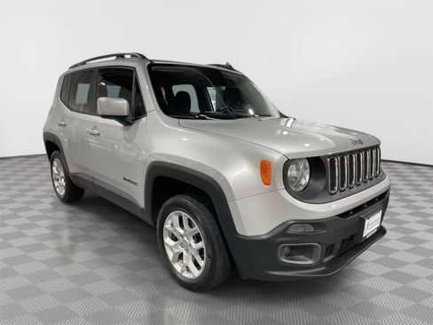 Used 2017 Jeep Renegade Latitude w/ Cold Weather Group AWD/4WD image 5