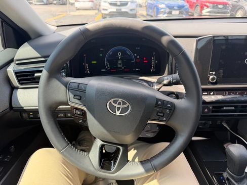 Used 2025 Toyota Camry LE w/ Convenience Package FWD image 7