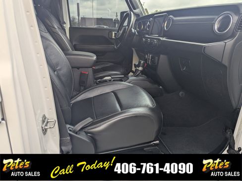 Used 2020 Jeep Gladiator Overland image 14