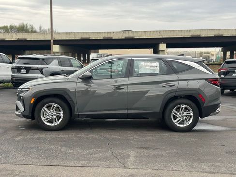 Used 2025 Hyundai Tucson SE image 4