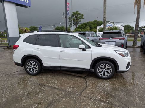 Used 2021 Subaru Forester Premium AWD/4WD image 3