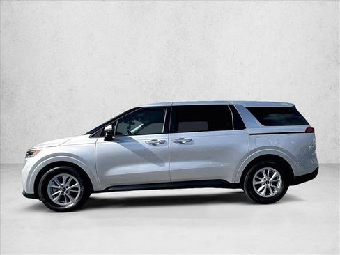 Used 2023 Kia Carnival LX FWD image 6