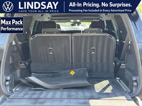 Used 2024 Rivian R1S Adventure AWD/4WD image 17