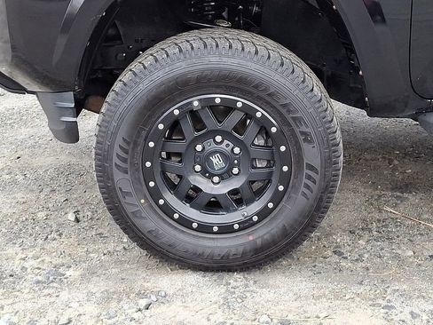 Used 2018 Toyota Tacoma SR5 image 8