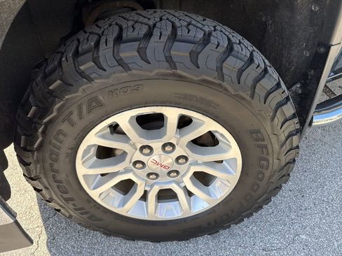 Used 2019 GMC Sierra 1500 SLE w/ SLE Value Package AWD/4WD image 6