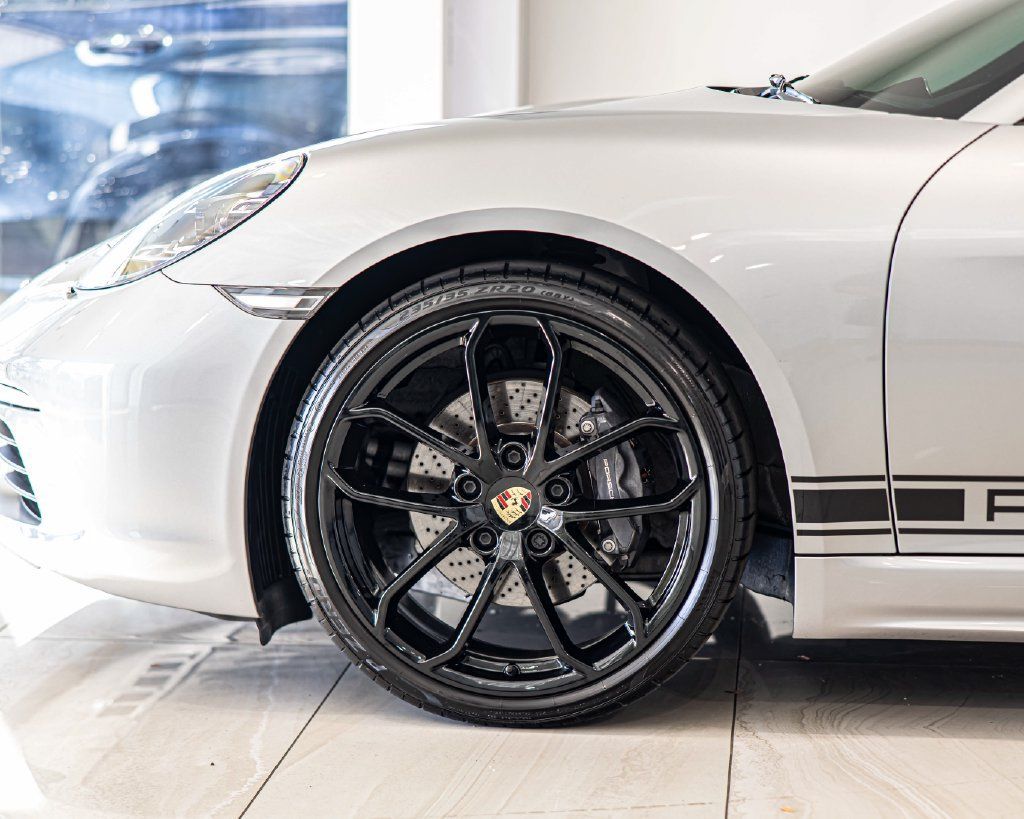 Used 2024 Porsche 718 Cayman RWD image 8