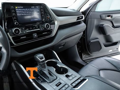 Used 2020 Toyota Highlander XLE AWD/4WD image 63