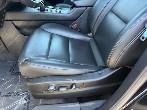 Used 2025 Cadillac XT4 Premium Luxury FWD image 14
