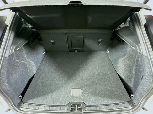 Used 2025 Volvo XC40 B5 Core image 29