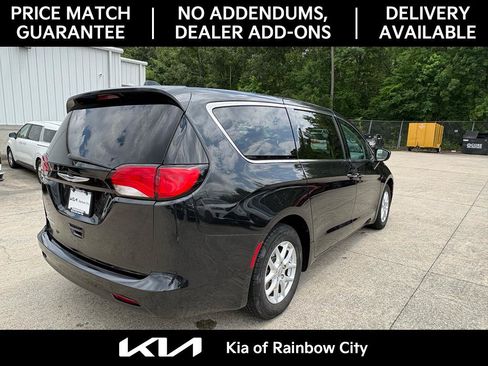 Used 2017 Chrysler Pacifica Touring FWD image 5