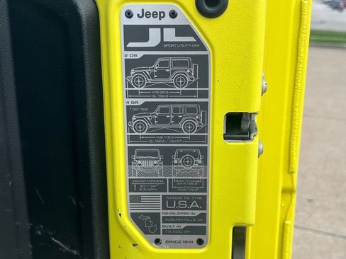 Used 2024 Jeep Wrangler Unlimited Rubicon AWD/4WD image 11