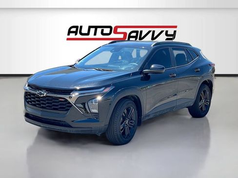 Used 2025 Chevrolet Trax ACTIV w/ Sunroof Package FWD image 3