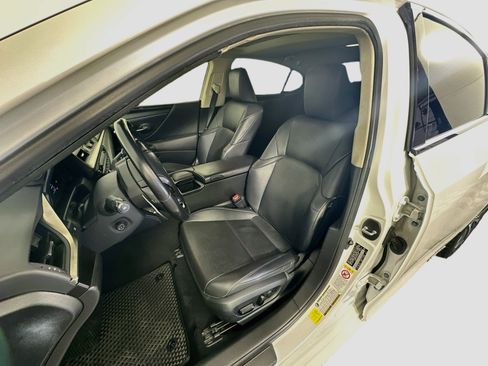 Used 2019 Lexus ES 300h w/ Premium Package FWD image 13