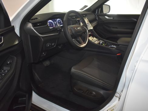 New 2026 Jeep Grand Cherokee Laredo X image 23