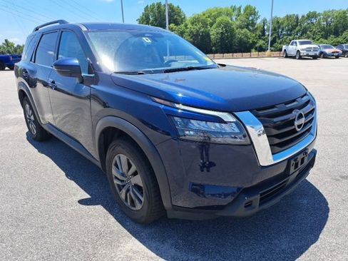 Used 2024 Nissan Pathfinder SV FWD image 1