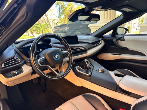 Used 2019 BMW i8 Roadster AWD/4WD image 10