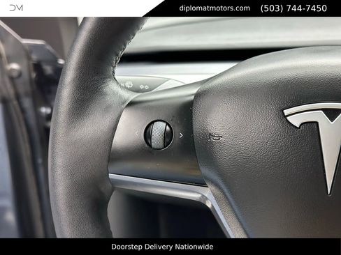 Used 2022 Tesla Model Y Long Range image 25