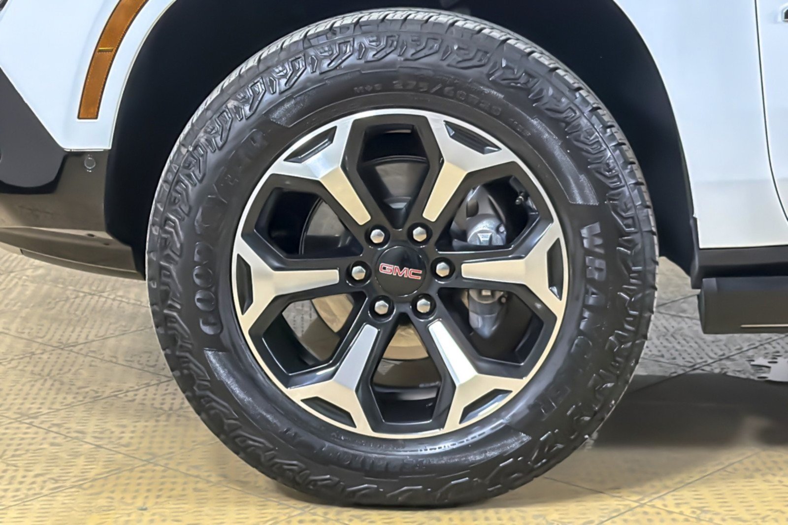 Used 2025 GMC Yukon AT4 w/ AT4 Premium Package AWD/4WD image 23