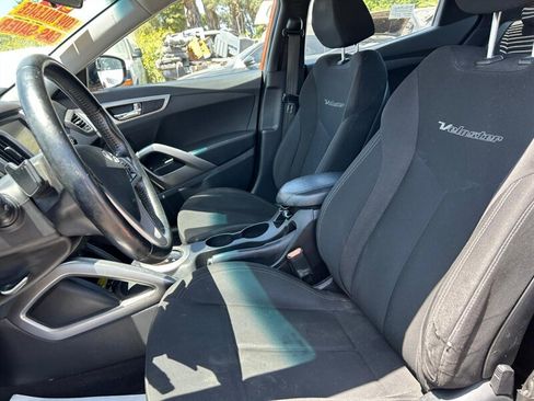 Used 2017 Hyundai Veloster FWD image 17