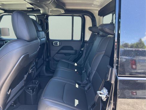 New 2026 Jeep Gladiator Sport AWD/4WD image 12