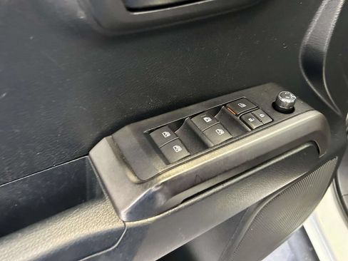 Used 2017 Toyota Tacoma SR5 w/ Tow Package RWD image 18
