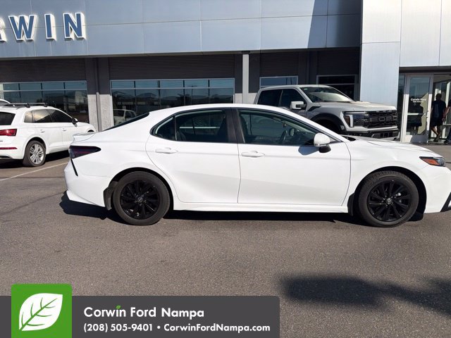 Used 2024 Toyota Camry SE FWD image 4