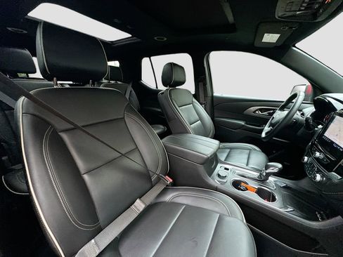 Used 2023 Chevrolet Traverse Premier FWD image 31