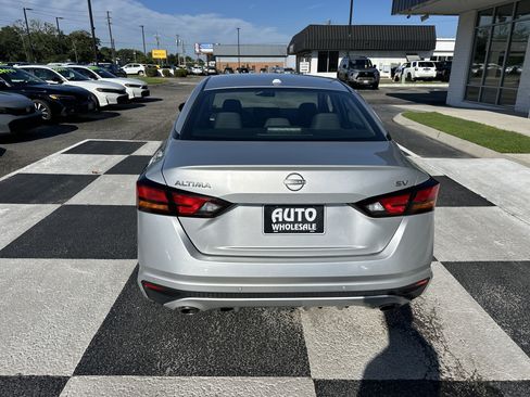Used 2023 Nissan Altima 2.5 SV w/ SV Premium Package FWD image 4