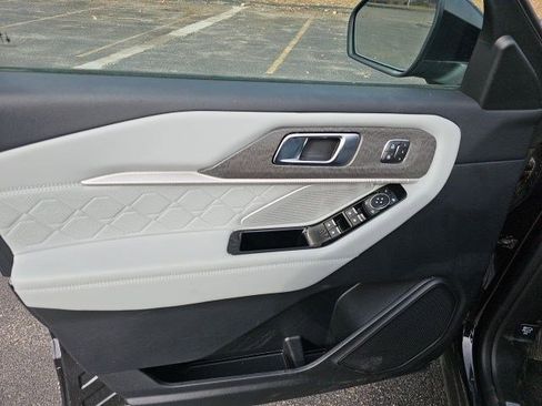 Used 2025 Ford Explorer Platinum w/ LUX Leather Package image 20