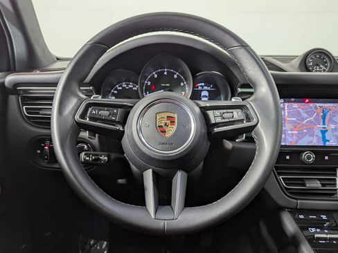 Used 2024 Porsche Macan image 25