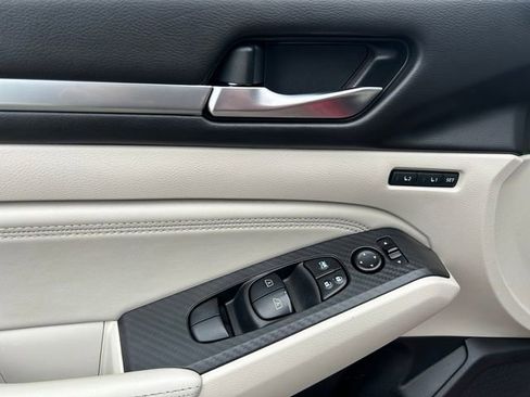 Used 2019 Nissan Altima 2.0 Platinum FWD image 19
