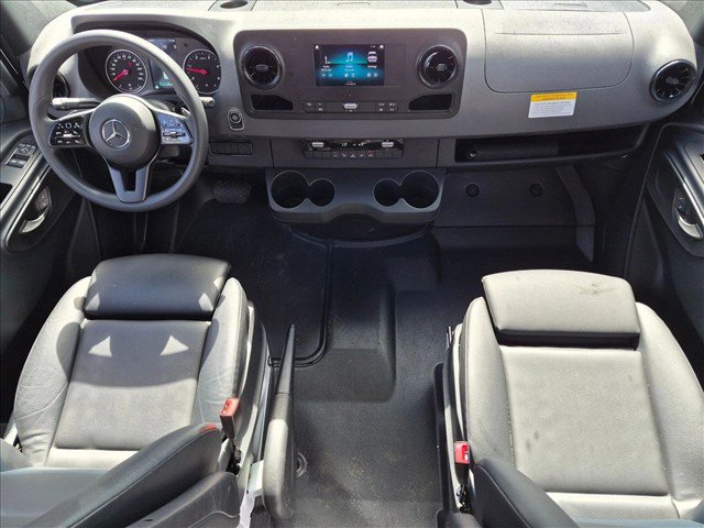 Used 2024 Mercedes-Benz Sprinter 2500 image 13