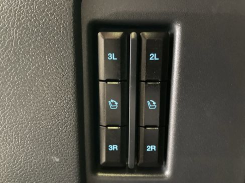 Used 2024 Ford Expedition Platinum image 39