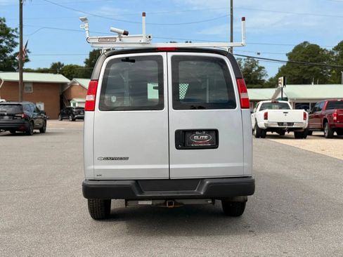 Used 2017 Chevrolet Express 2500 RWD image 8