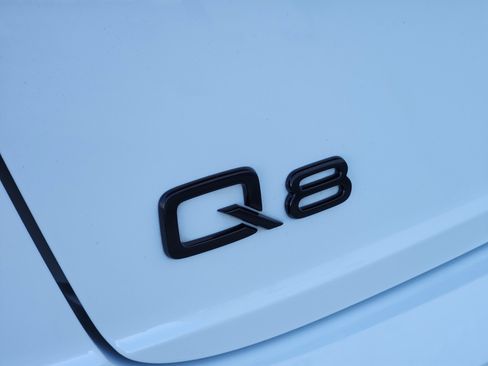 Used 2021 Audi Q8 Prestige w/ Prestige Package image 11