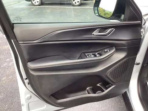 Certified 2024 Jeep Grand Cherokee L Laredo image 9