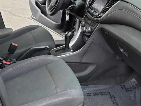Used 2020 Chevrolet Trax LS FWD image 23