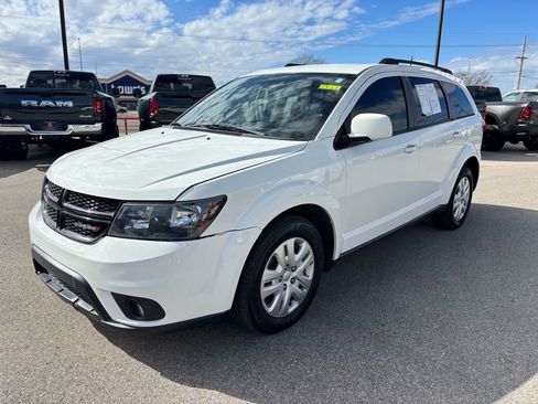 Used 2019 Dodge Journey SE image 3
