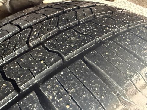 Used 2017 Ford Explorer XLT w/ XLT Appearance Package image 15