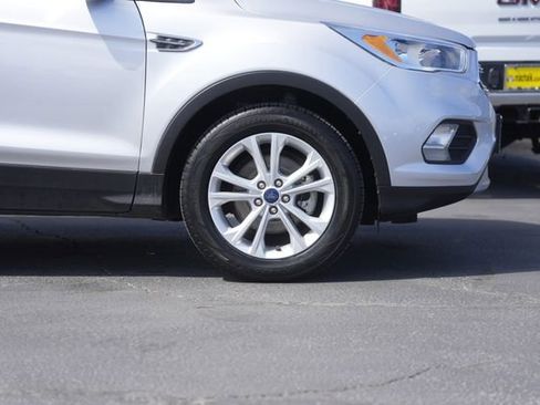 Used 2019 Ford Escape SE image 4